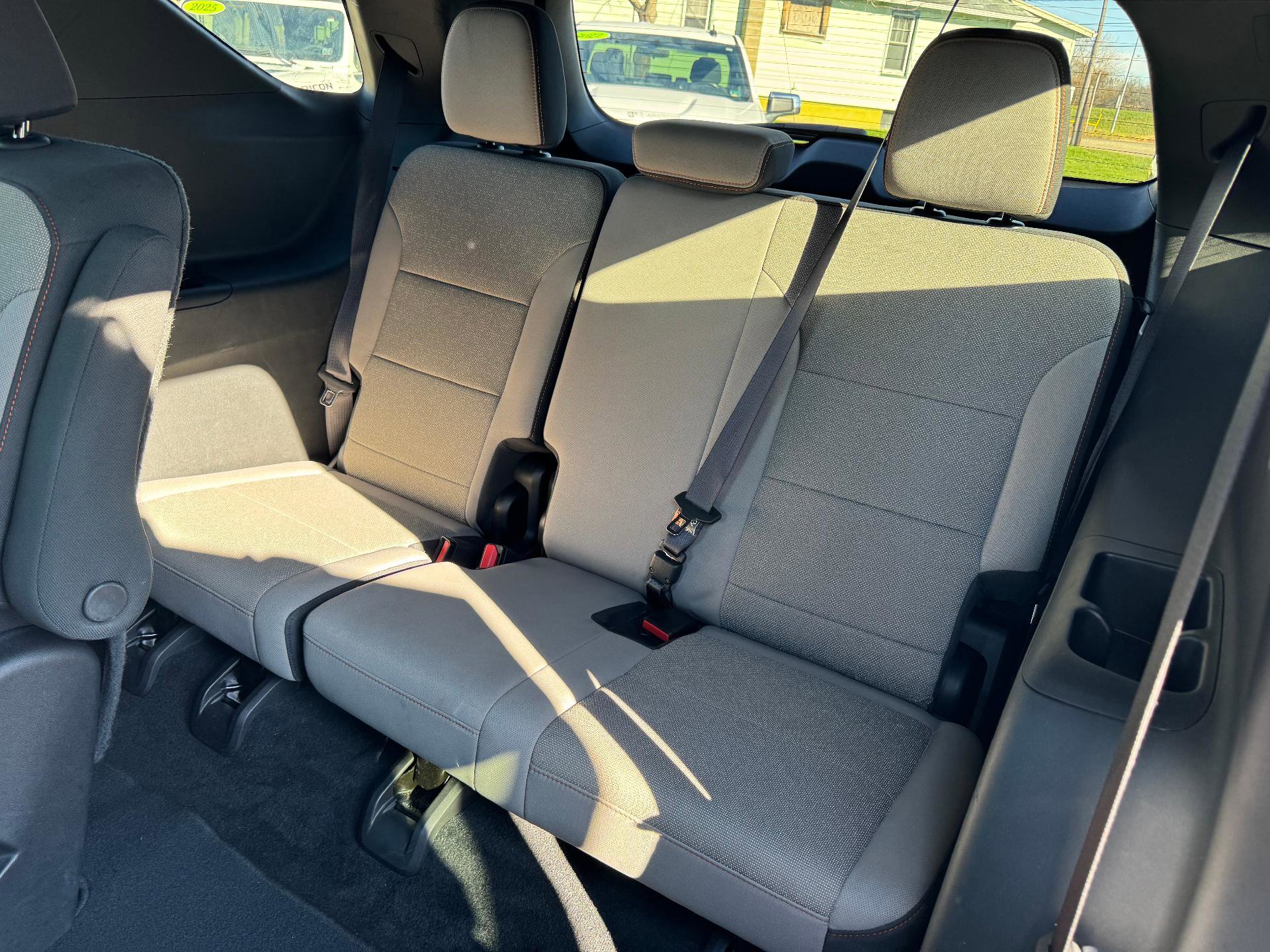 Used 2025 Chevrolet Traverse LT image 40