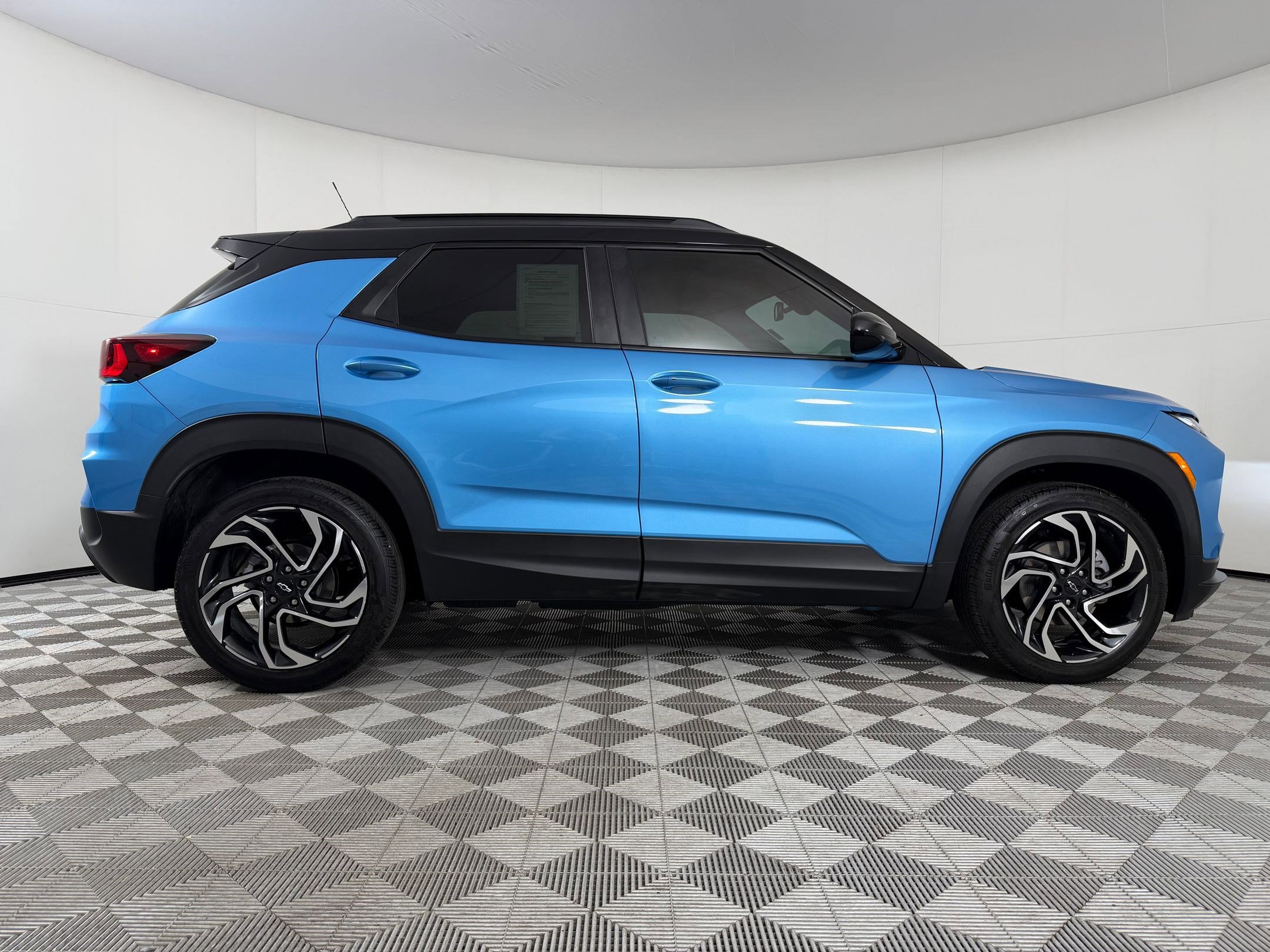 Used 2025 Chevrolet TrailBlazer RS w/ Convenience Package image 7