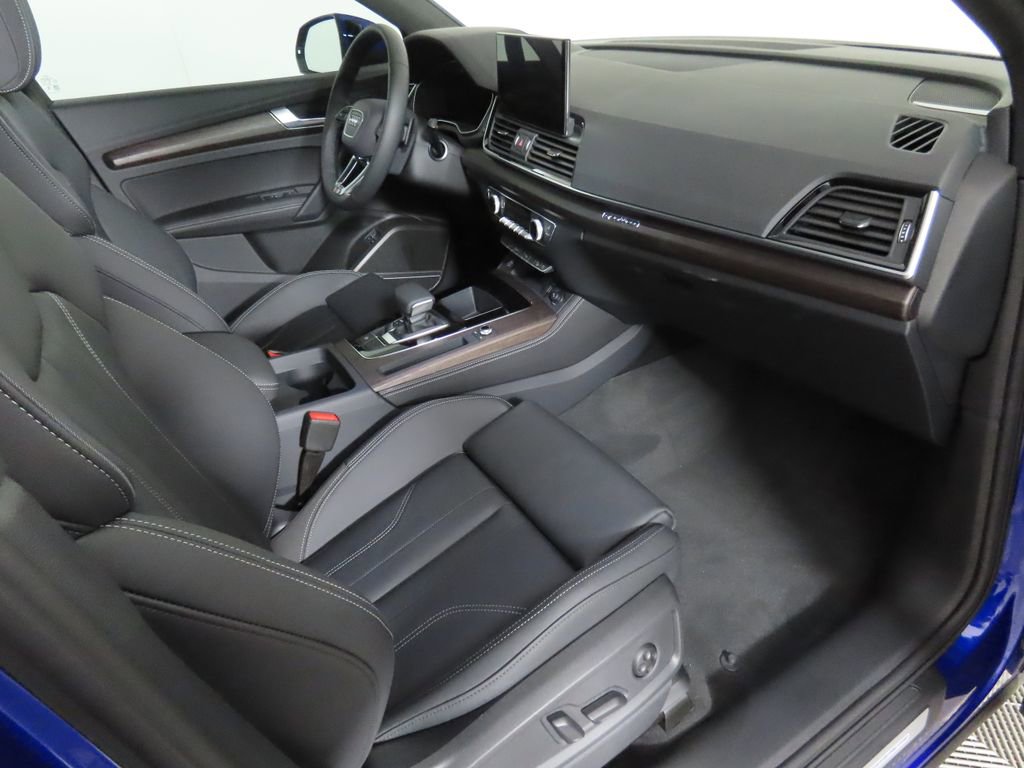 Used 2025 Audi Q5 e Premium Plus w/ Premium Plus Package image 19