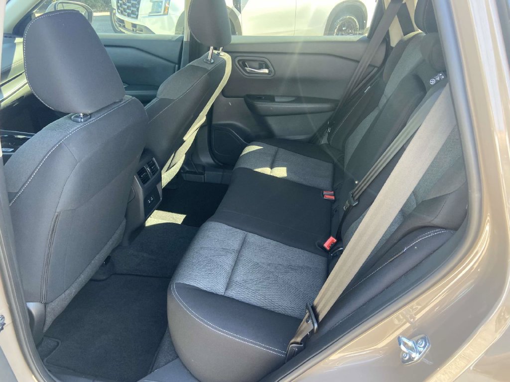 Used 2024 Nissan Rogue SV FWD image 15