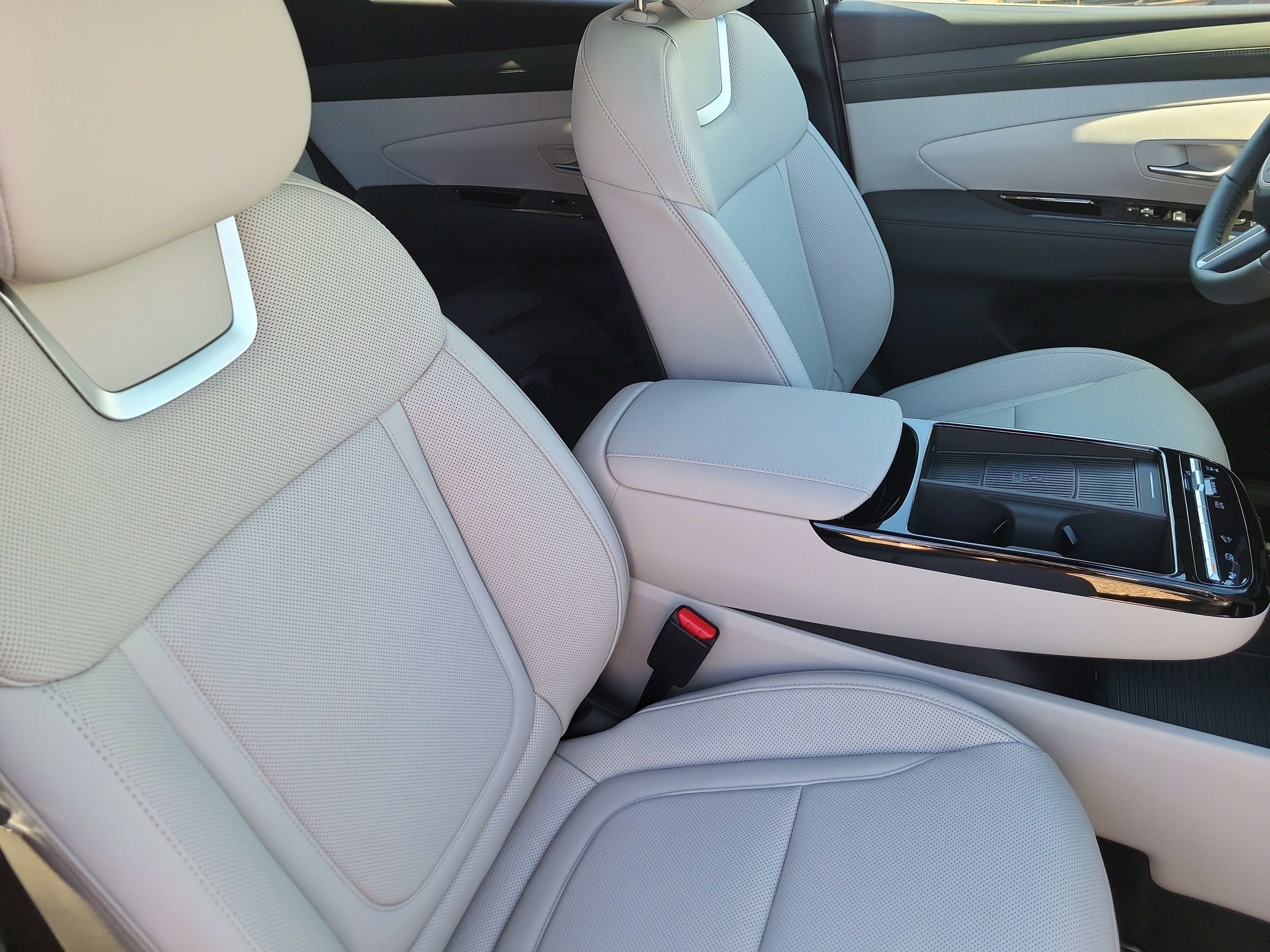 New 2025 Hyundai Tucson Limited image 13