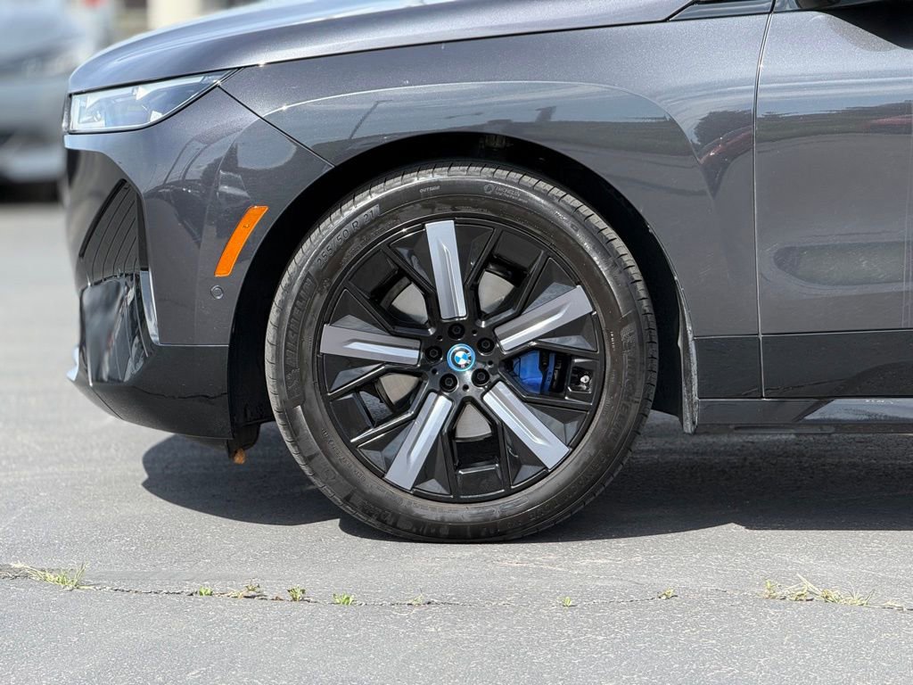 Used 2023 BMW iX xDrive50 w/ Premium Package image 8