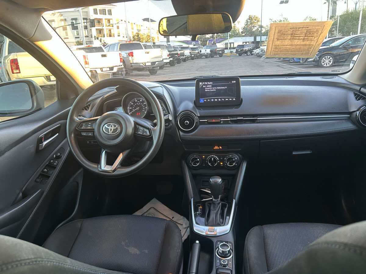 Used 2020 Toyota Yaris LE image 12