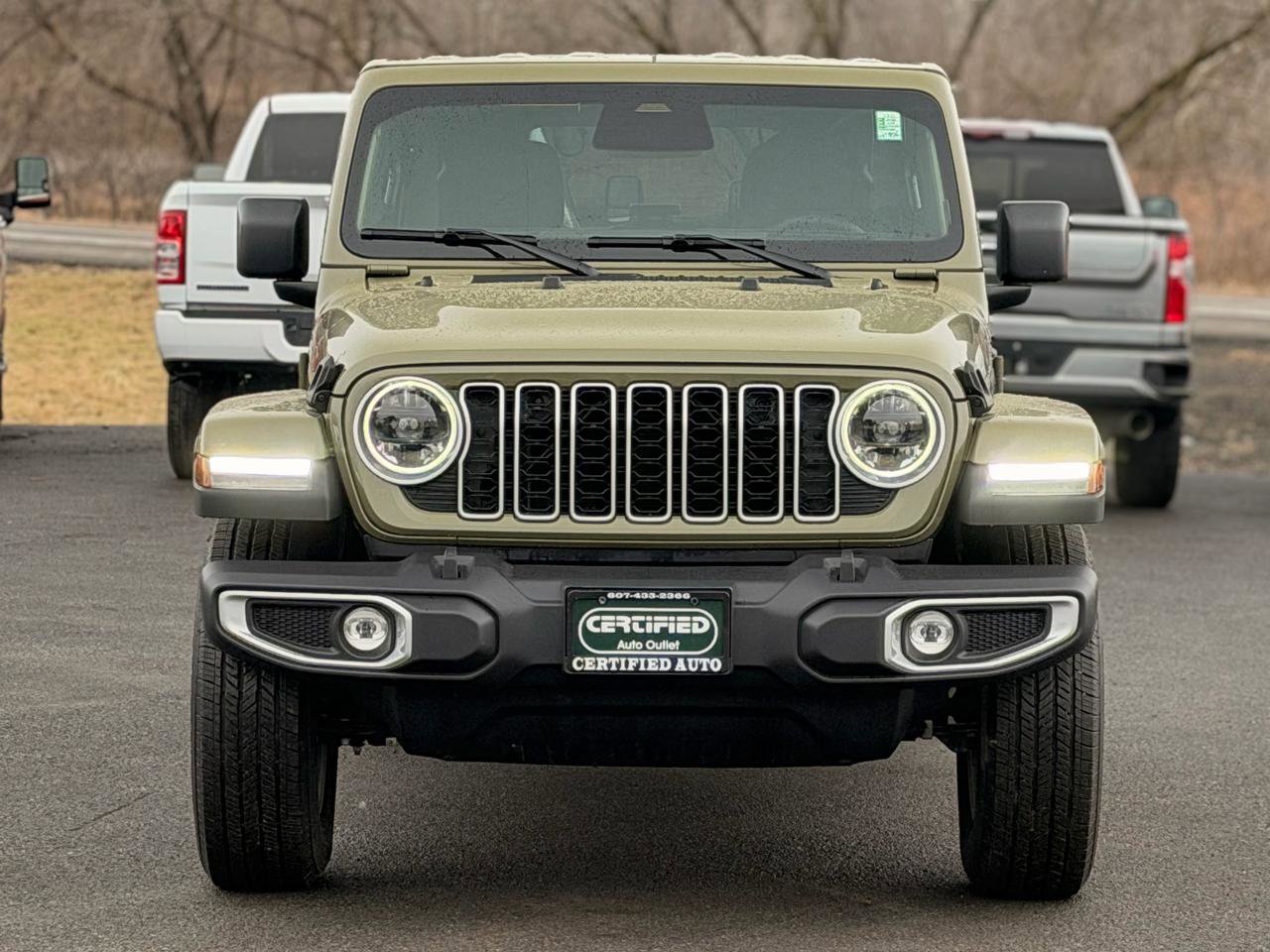 Used 2026 Jeep Wrangler Sahara AWD/4WD image 2
