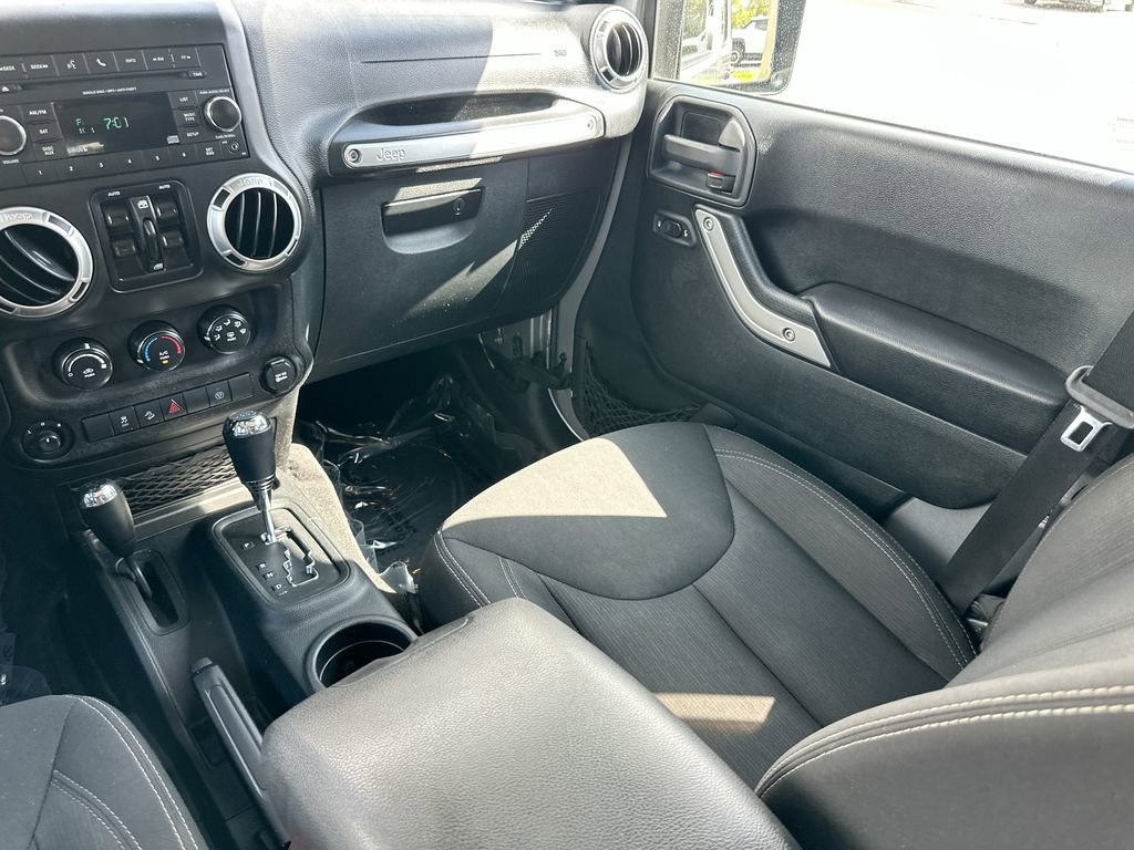 Used 2016 Jeep Wrangler Unlimited Sahara w/ Connectivity Group image 20