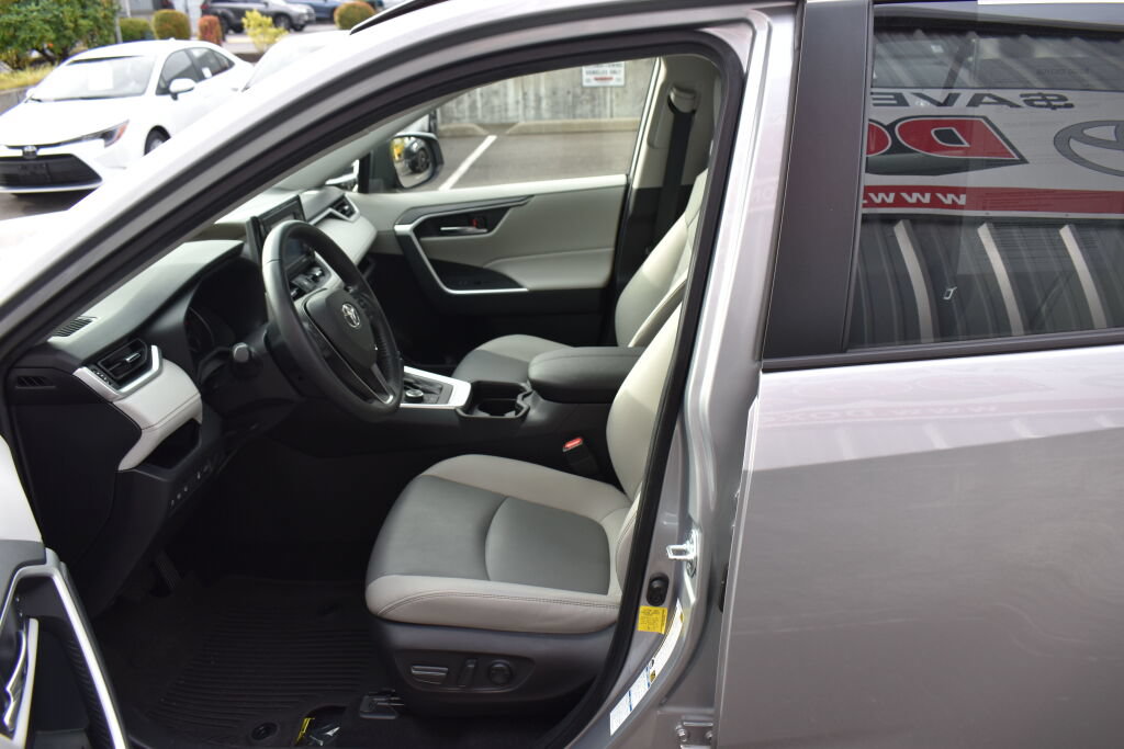 Certified 2021 Toyota RAV4 XLE Premium AWD/4WD image 18