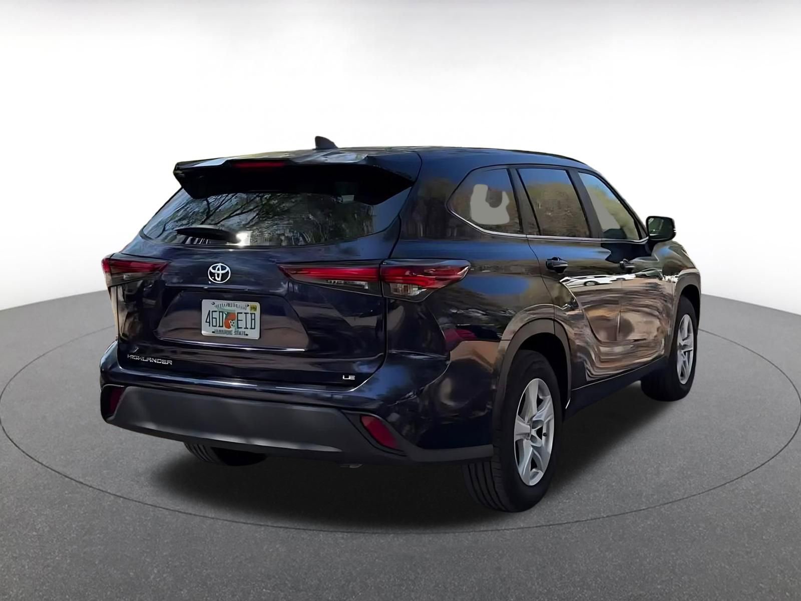 Used 2025 Toyota Highlander LE image 14