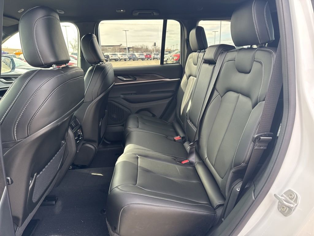 New 2025 Jeep Grand Cherokee Limited w/ Black Appearance Package AWD/4WD image 23
