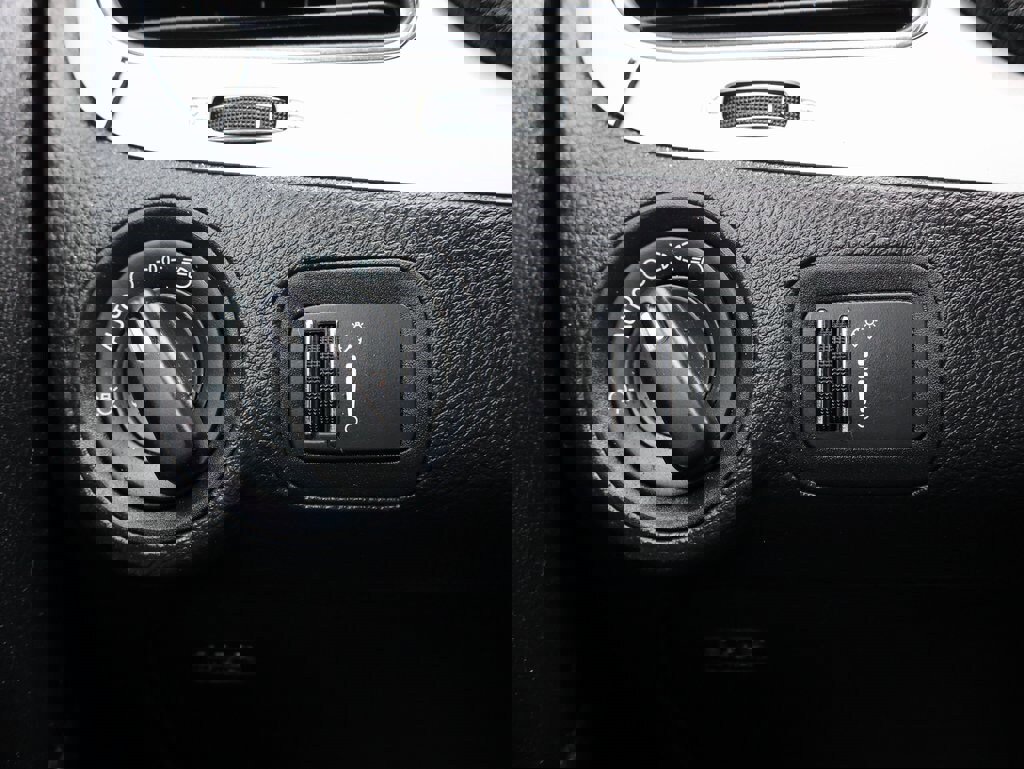 Used 2020 Dodge Journey SE w/ SE Popular Equipment Group image 32