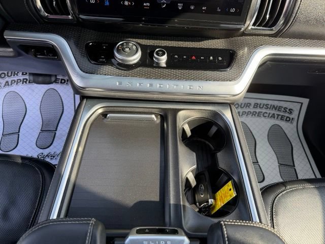 Used 2025 Ford Expedition Platinum w/ Stealth Performance Package AWD/4WD image 31