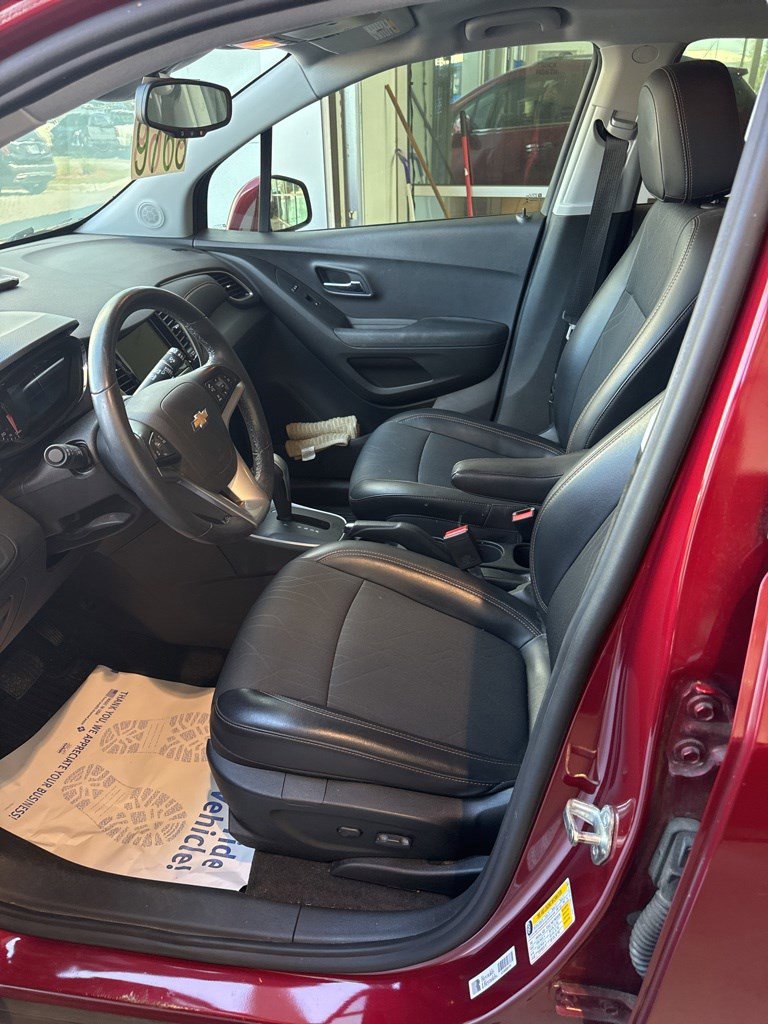 Used 2019 Chevrolet Trax LT w/ LT Convenience Package image 8