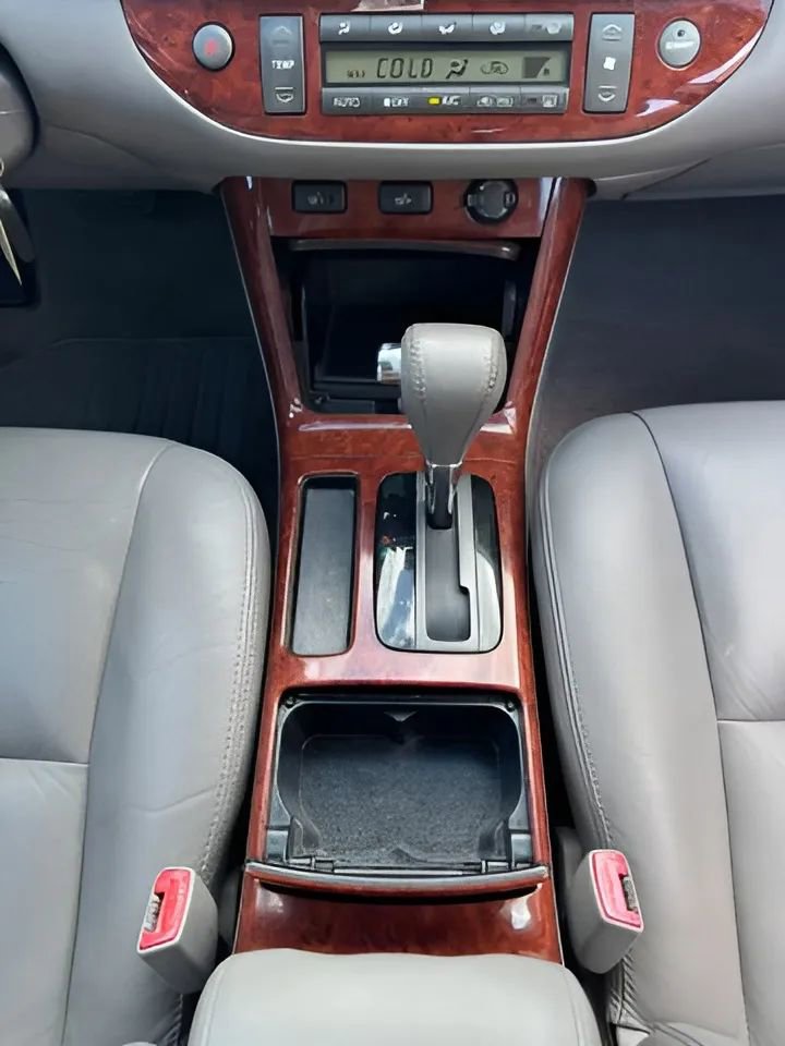 Used 2005 Toyota Camry XLE FWD image 28