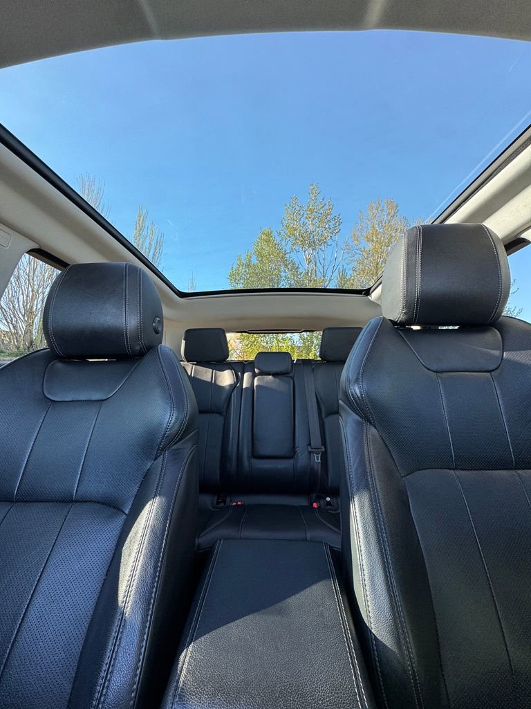 Used 2019 Land Rover Range Rover Evoque SE Premium image 26