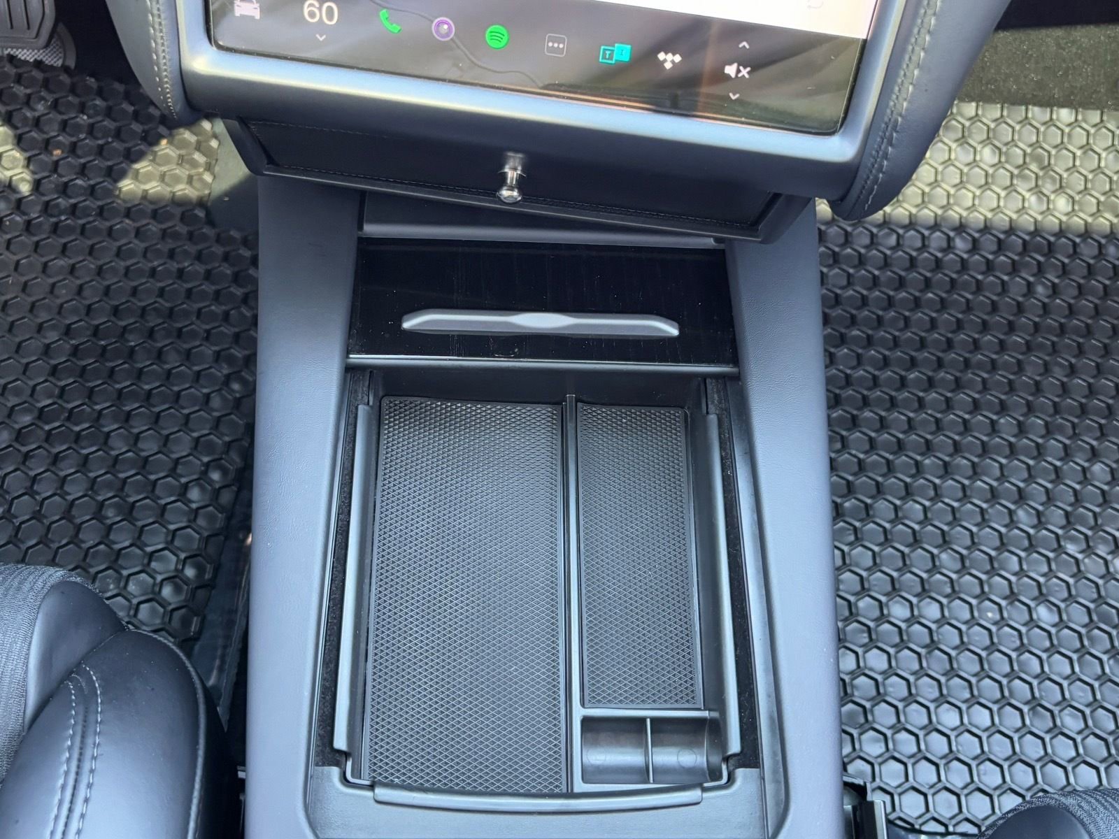 Used 2018 Tesla Model X 75D image 29