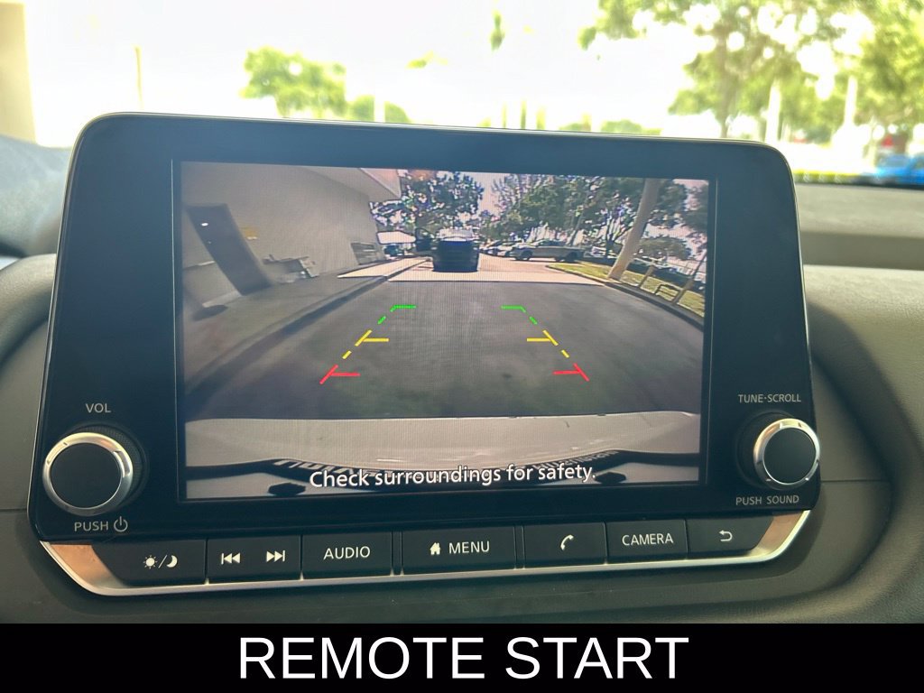 Used 2024 Nissan Rogue S FWD image 11