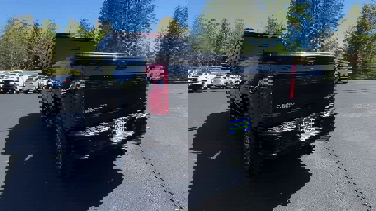 Used 2025 Chevrolet Silverado 2500 Custom w/ Custom Value Package image 7