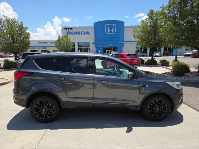 Used 2019 Ford Escape SE FWD image 4
