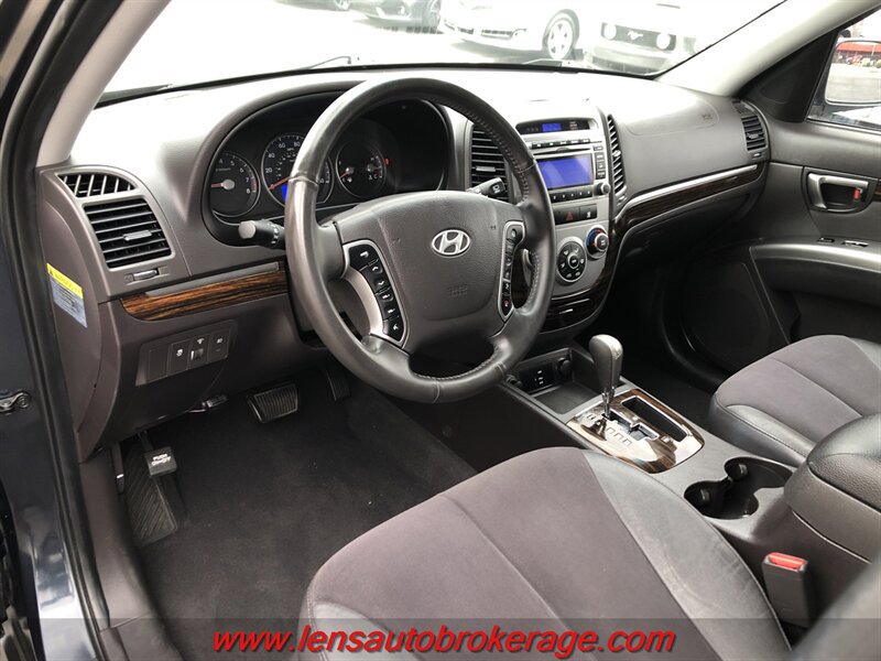 Used 2010 Hyundai Santa Fe SE FWD image 10