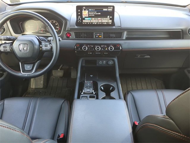 Used 2025 Honda Pilot TrailSport image 14