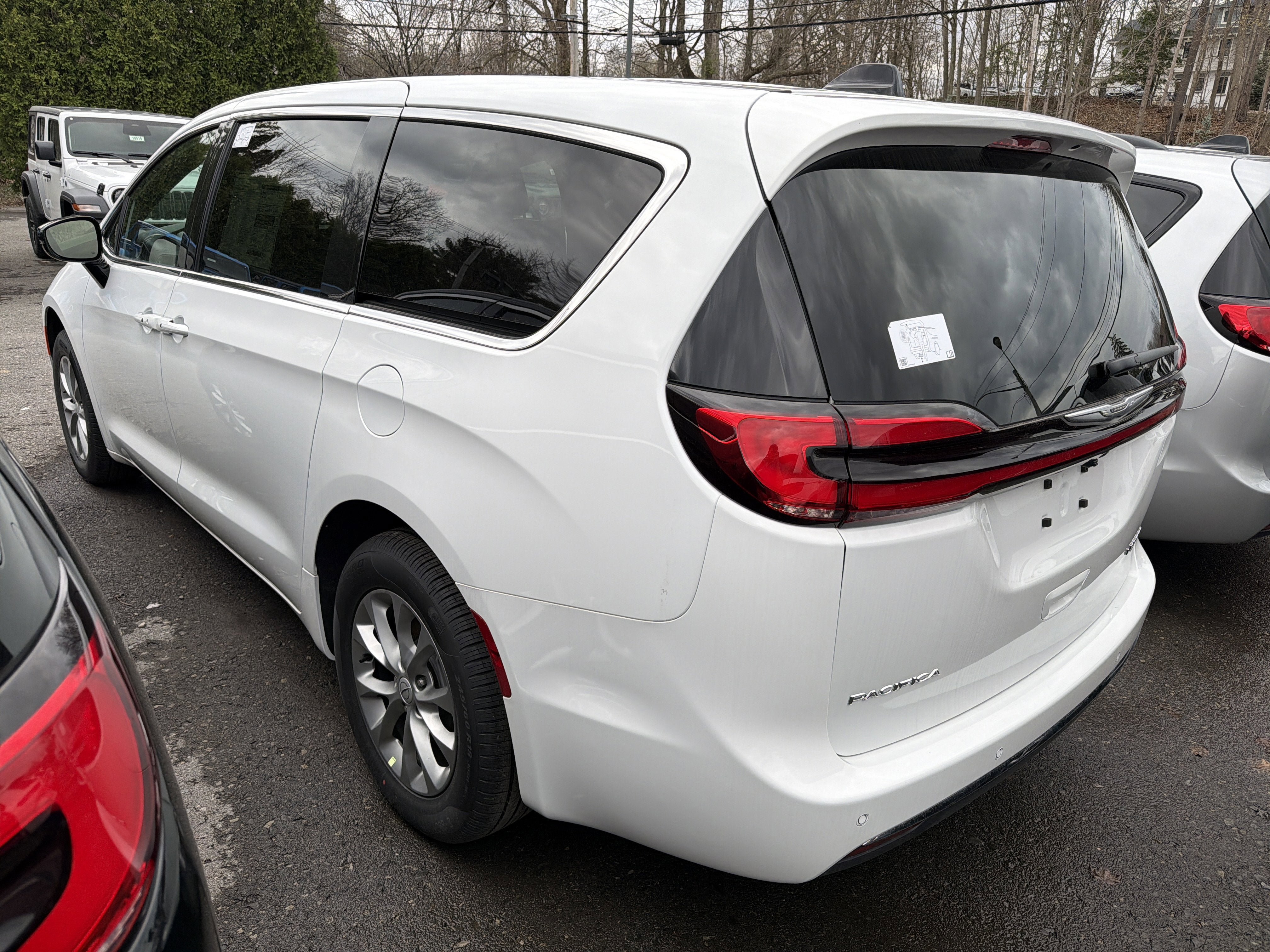 New 2026 Chrysler Pacifica Limited w/ Uconnect Theater Family Group AWD/4WD image 5