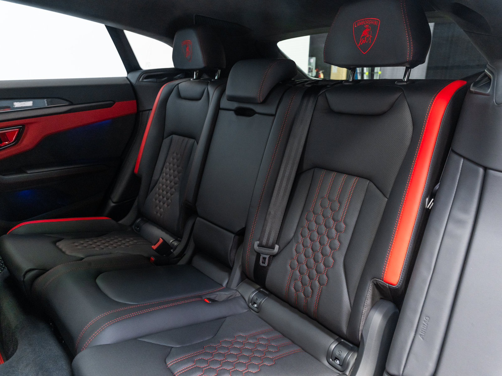 Used 2025 Lamborghini Urus SE AWD/4WD image 76