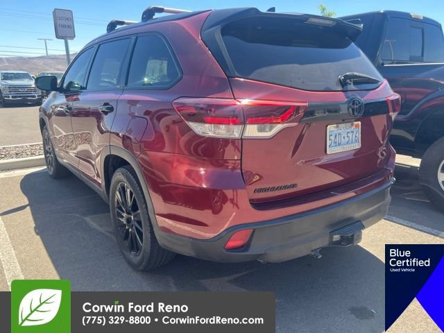 Used 2019 Toyota Highlander SE w/ Nightshade Edition FWD image 4