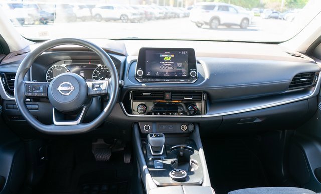 Used 2022 Nissan Rogue SV image 16