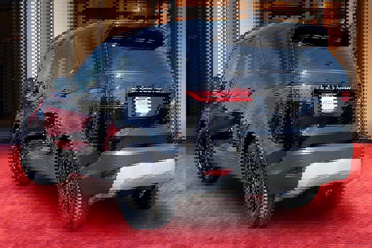 Certified 2025 Land Rover Discovery S image 11