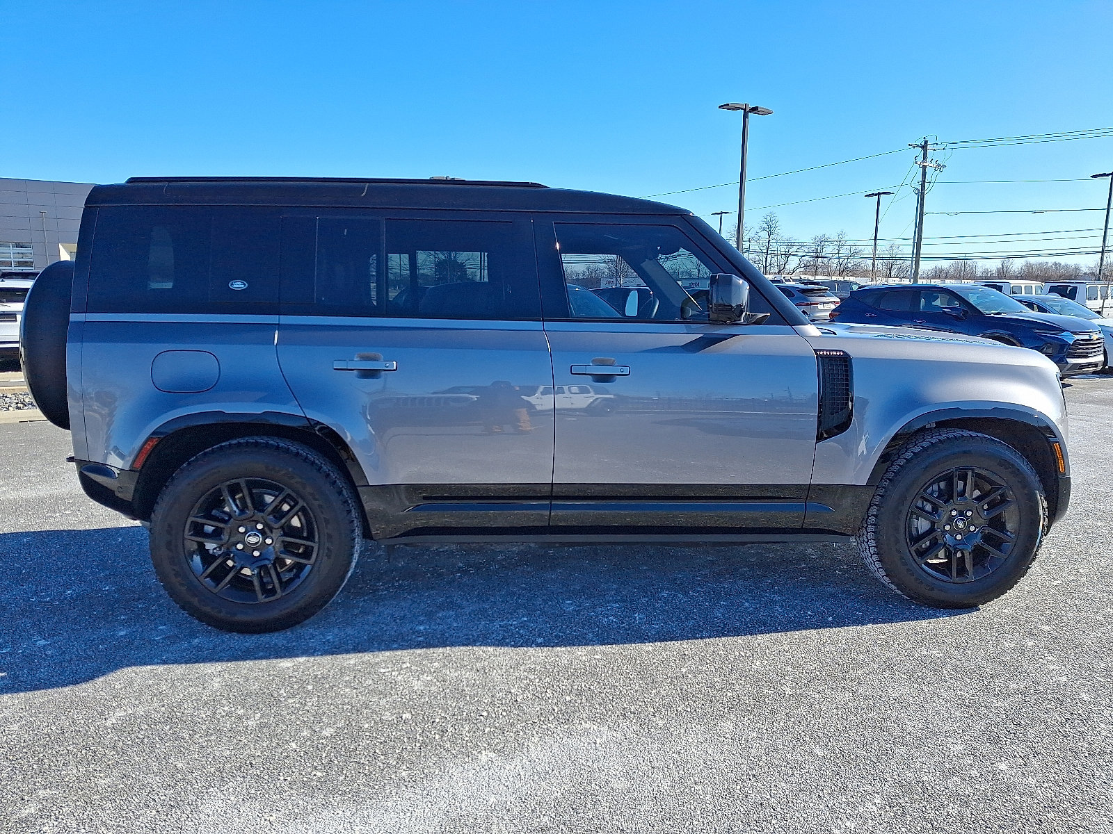 Used 2024 Land Rover Defender 110 X-Dynamic SE image 7