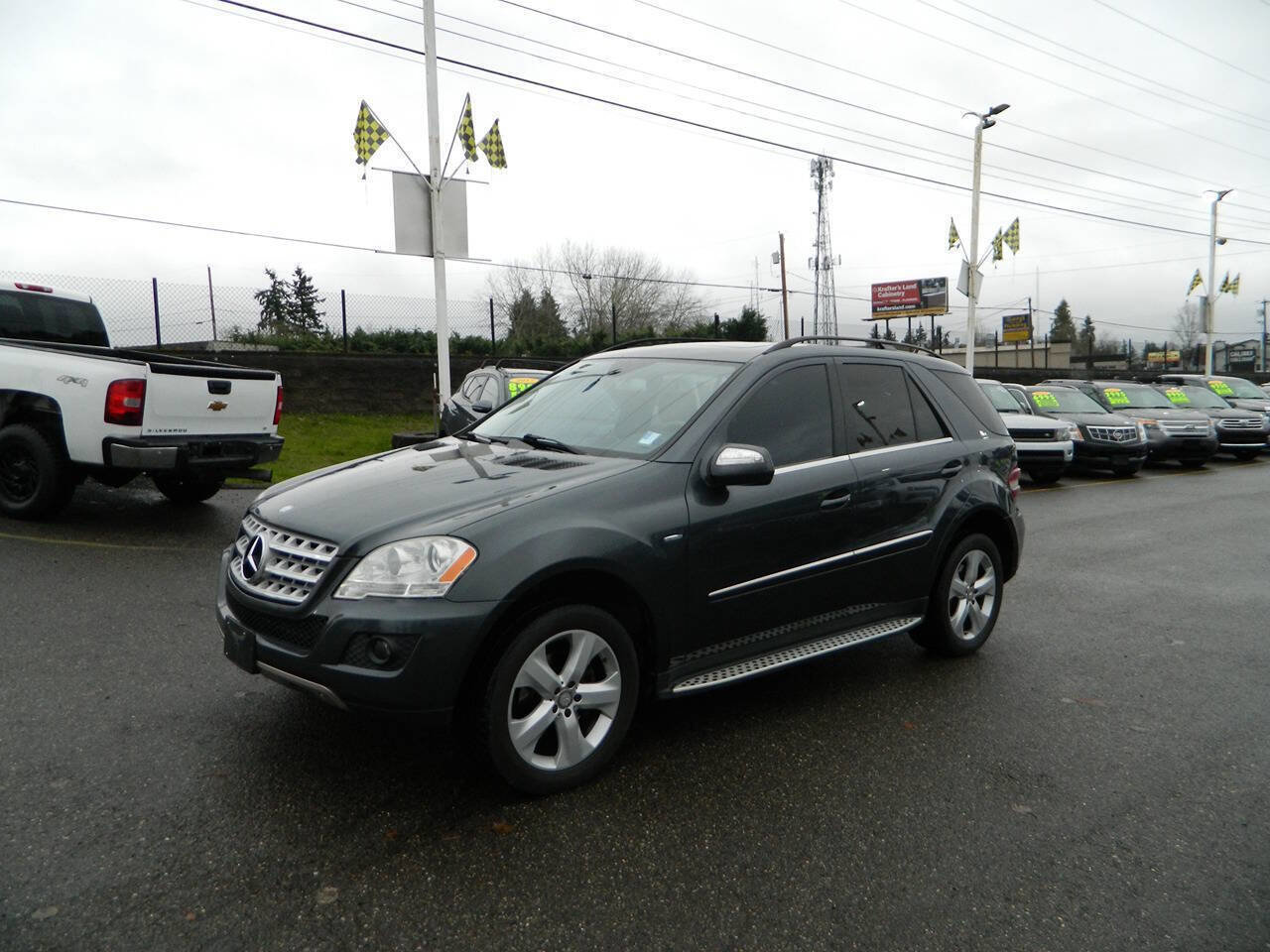 Used 2010 Mercedes-Benz ML 350 BlueTEC 4MATIC image 4