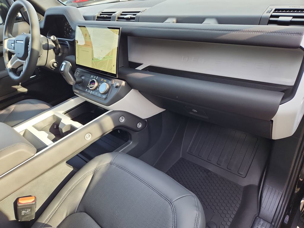 Used 2026 Land Rover Defender 110 X-Dynamic SE image 25