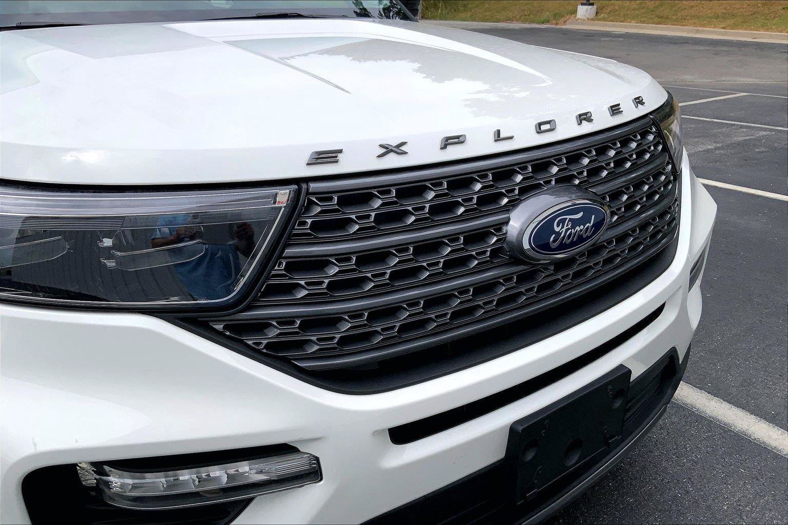 Used 2022 Ford Explorer XLT w/ Equipment Group 202A AWD/4WD image 31