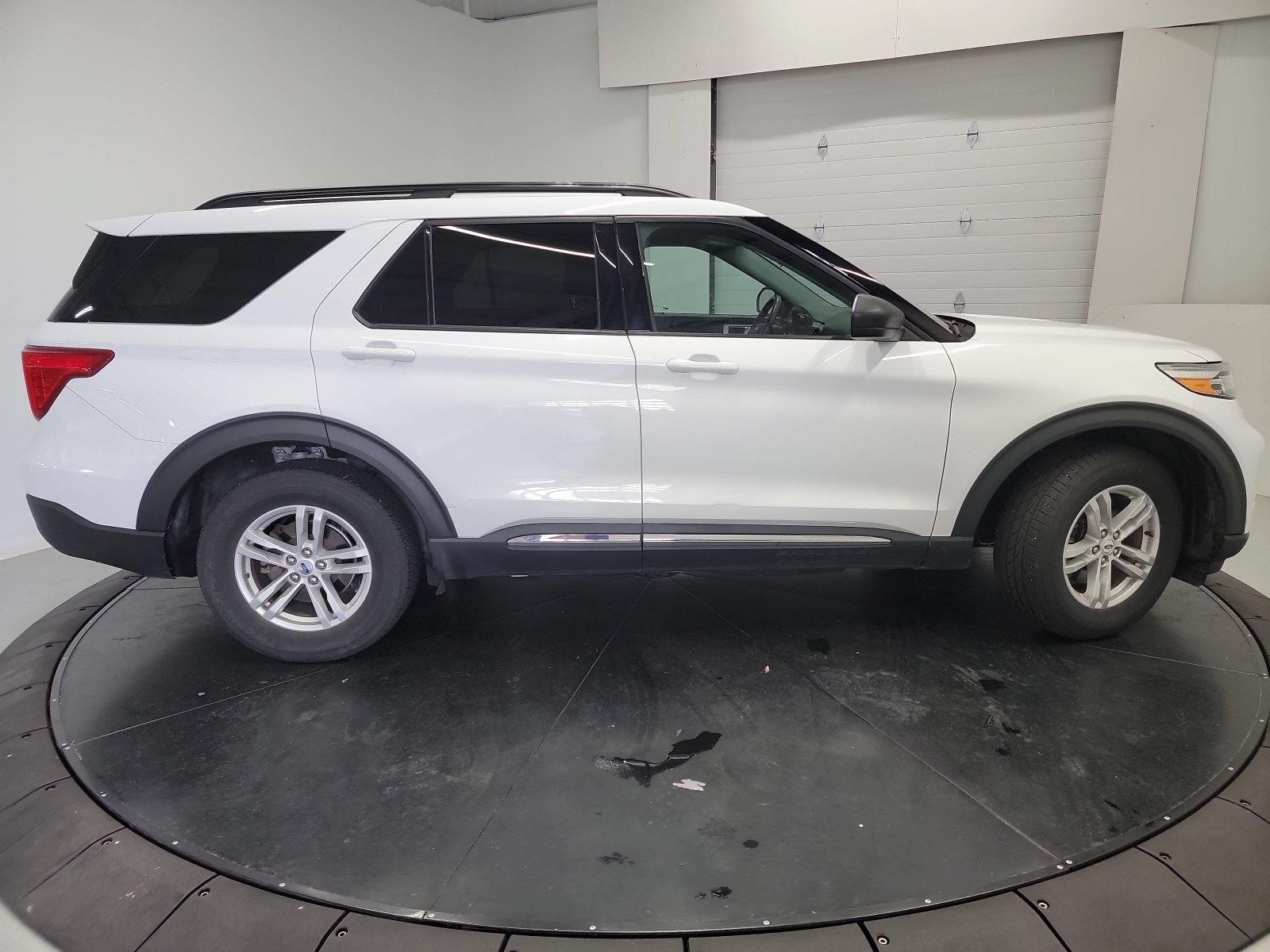 Used 2021 Ford Explorer XLT w/ Class III Trailer Tow Package AWD/4WD image 11