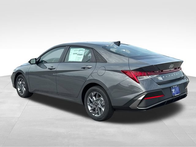 New 2026 Hyundai Elantra Hybrid FWD image 3