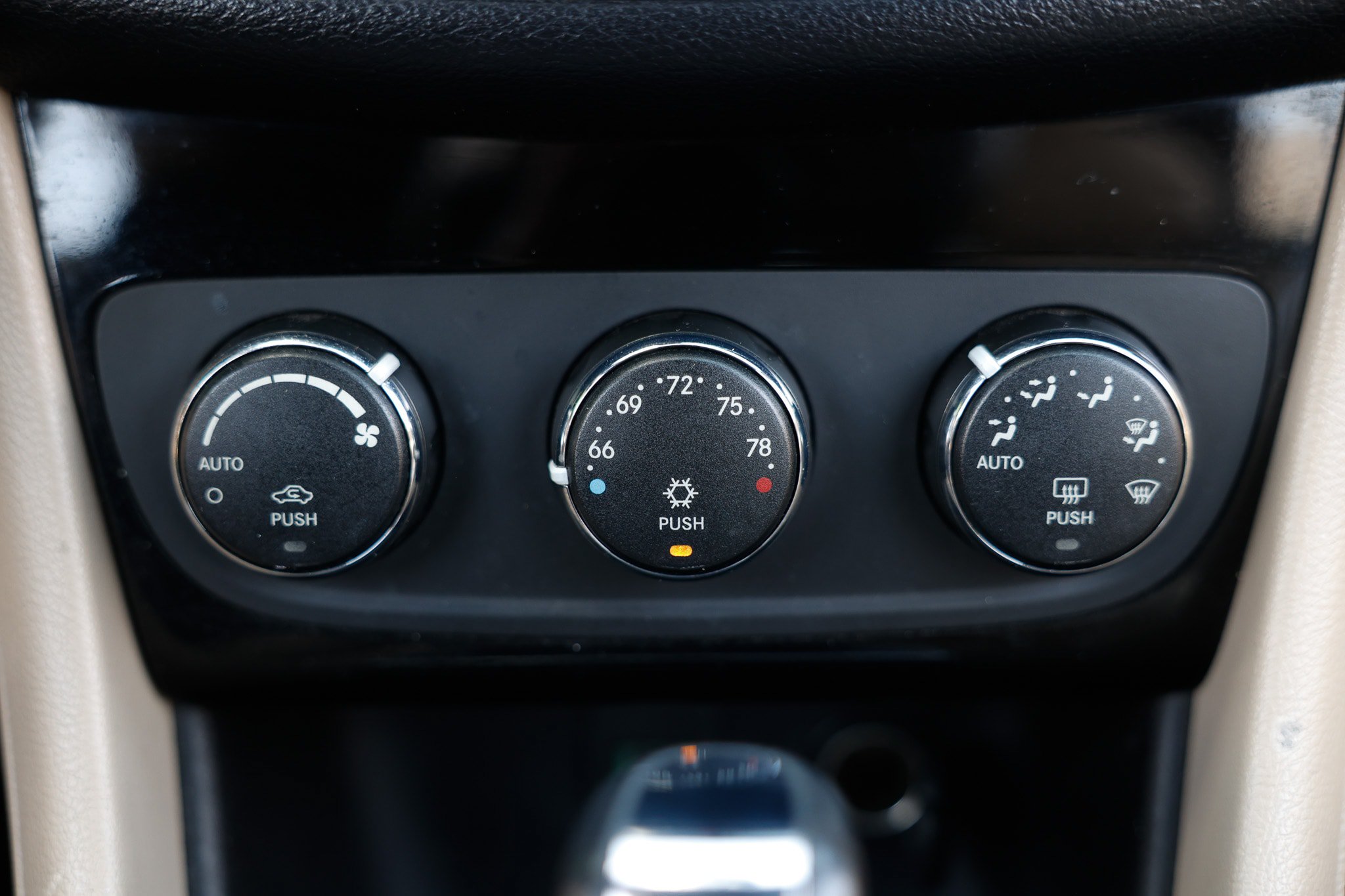 Used 2013 Chrysler 200 Touring w/ Cold Weather Group FWD image 32