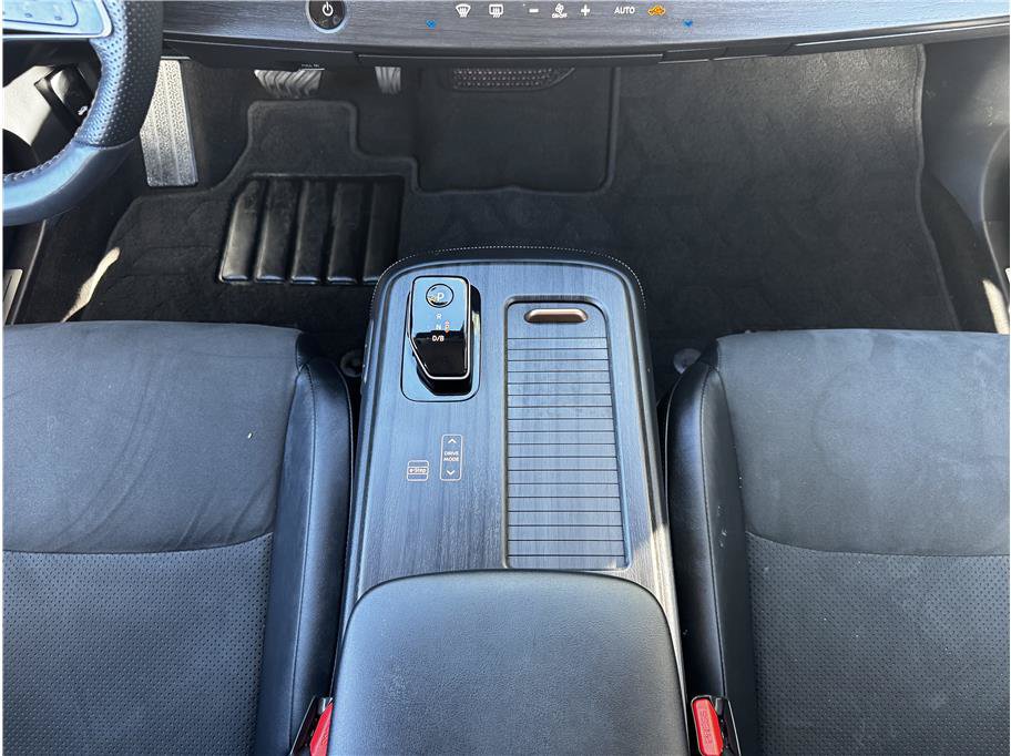 Used 2024 Nissan Ariya AWD image 27