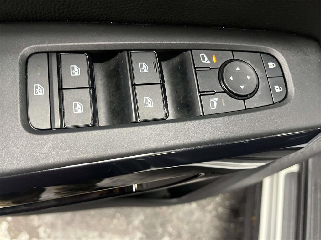 Used 2024 Nissan Pathfinder SV image 18