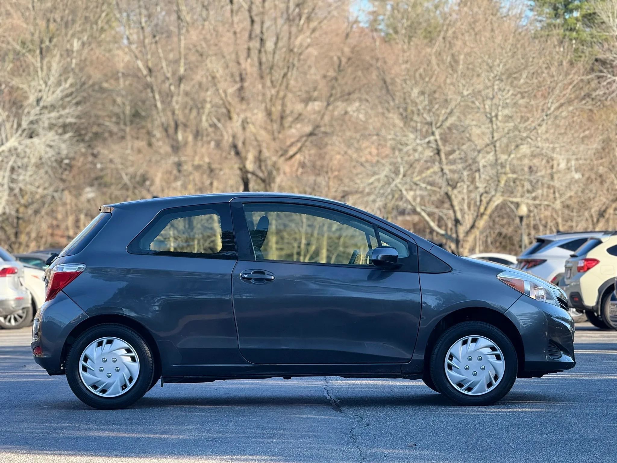 Used 2014 Toyota Yaris L image 4