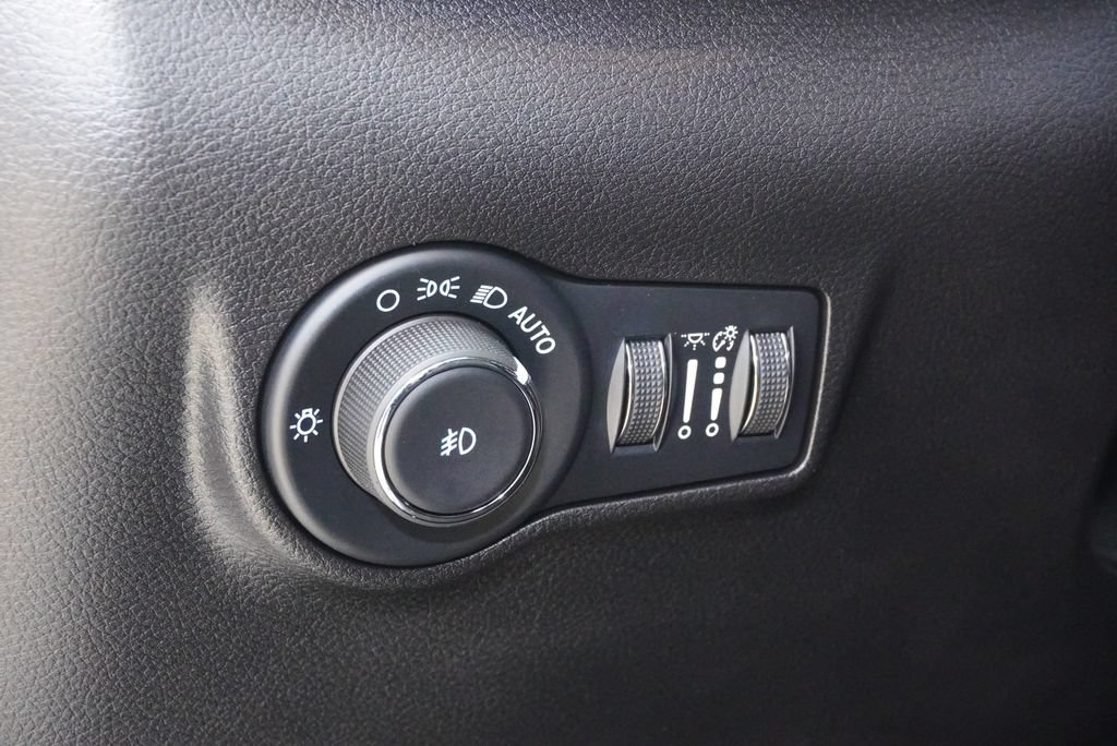 Used 2025 Jeep Compass Trailhawk w/ Trailhawk Elite Group AWD/4WD image 21