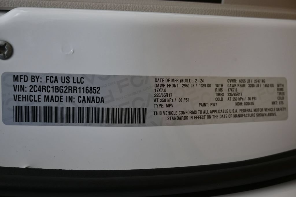 Used 2024 Chrysler Pacifica Touring-L FWD image 7