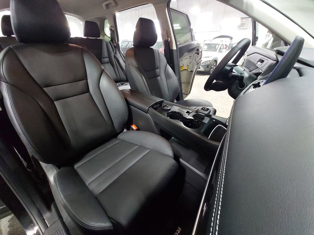 Certified 2025 Nissan Rogue SL image 10