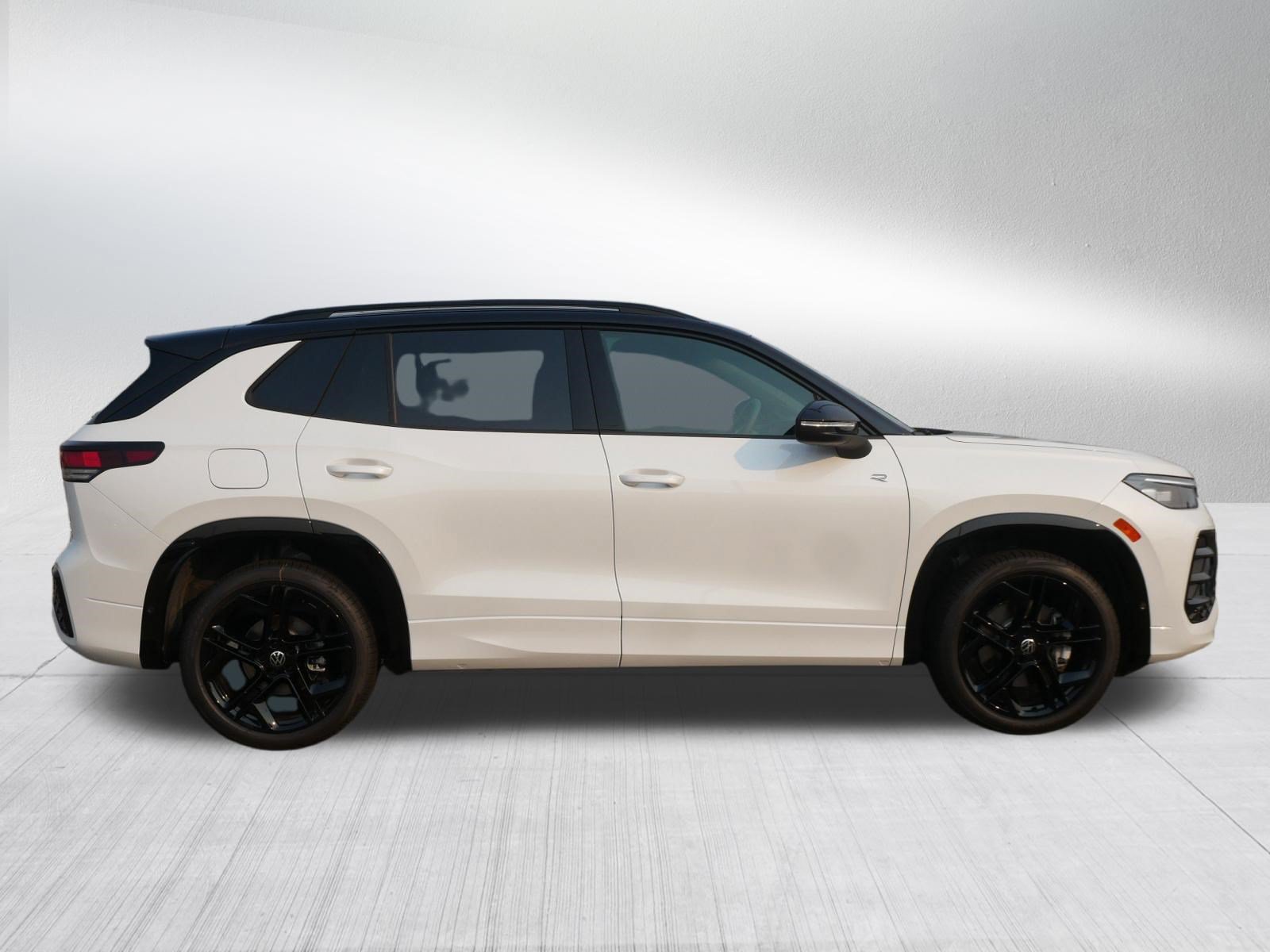 New 2026 Volkswagen Tiguan SE R-Line AWD/4WD video 2