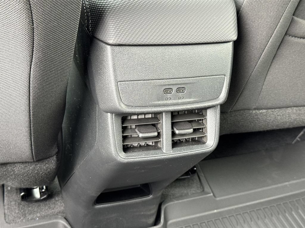 New 2026 Chevrolet Equinox LT w/ Safety and Technology Package FWD image 28