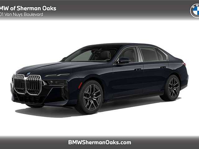 Used 2023 BMW 740i w/ Parking Assistance Package RWD video 1