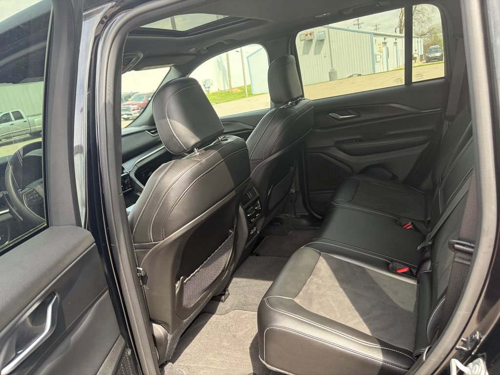 Used 2024 Jeep Grand Cherokee Altitude AWD/4WD image 16
