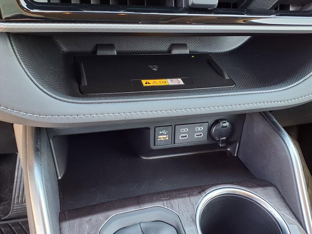 Used 2025 Toyota Highlander Platinum image 32