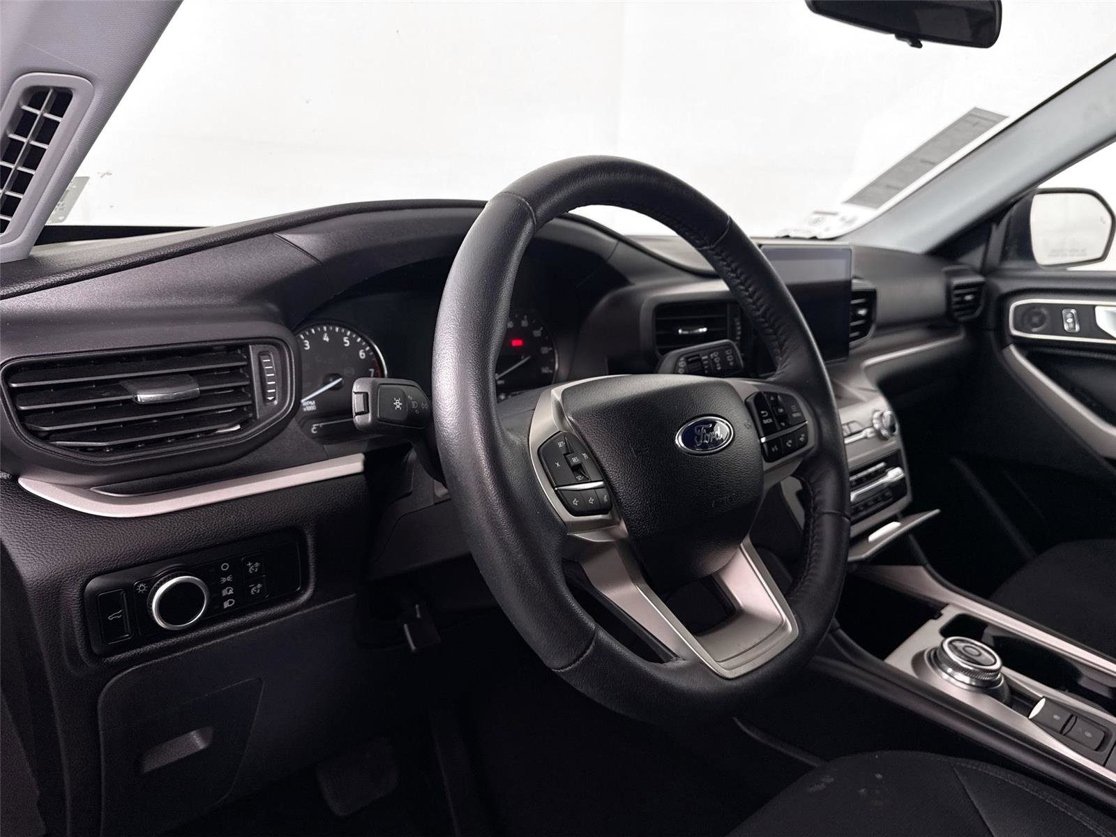 Used 2024 Ford Explorer XLT w/ Class IV Trailer Tow Package image 4