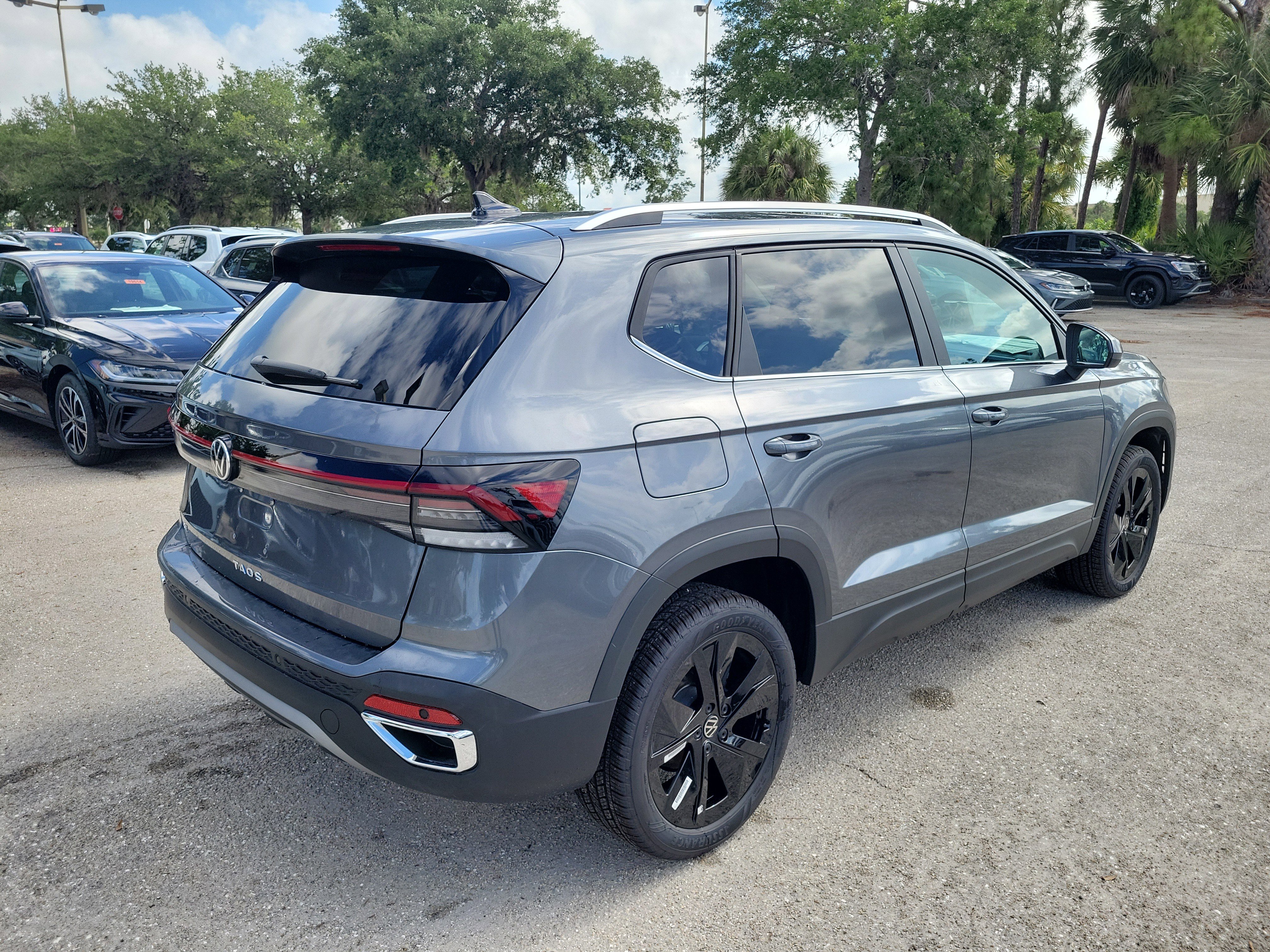 New 2026 Volkswagen Taos SE FWD image 31