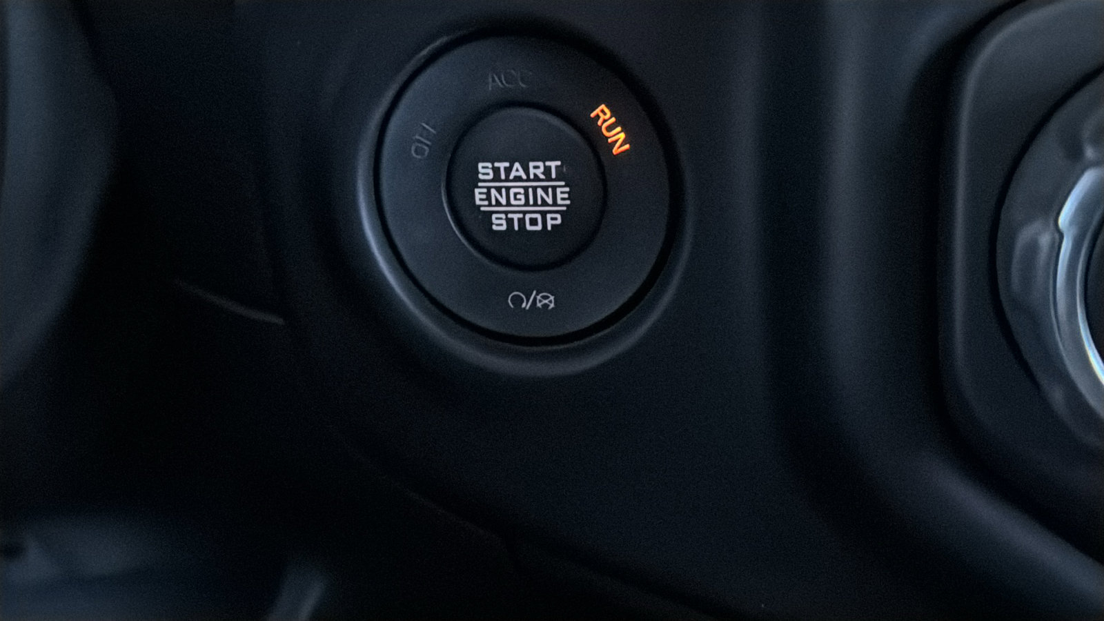 Used 2020 Jeep Wrangler Unlimited Sahara AWD/4WD image 30