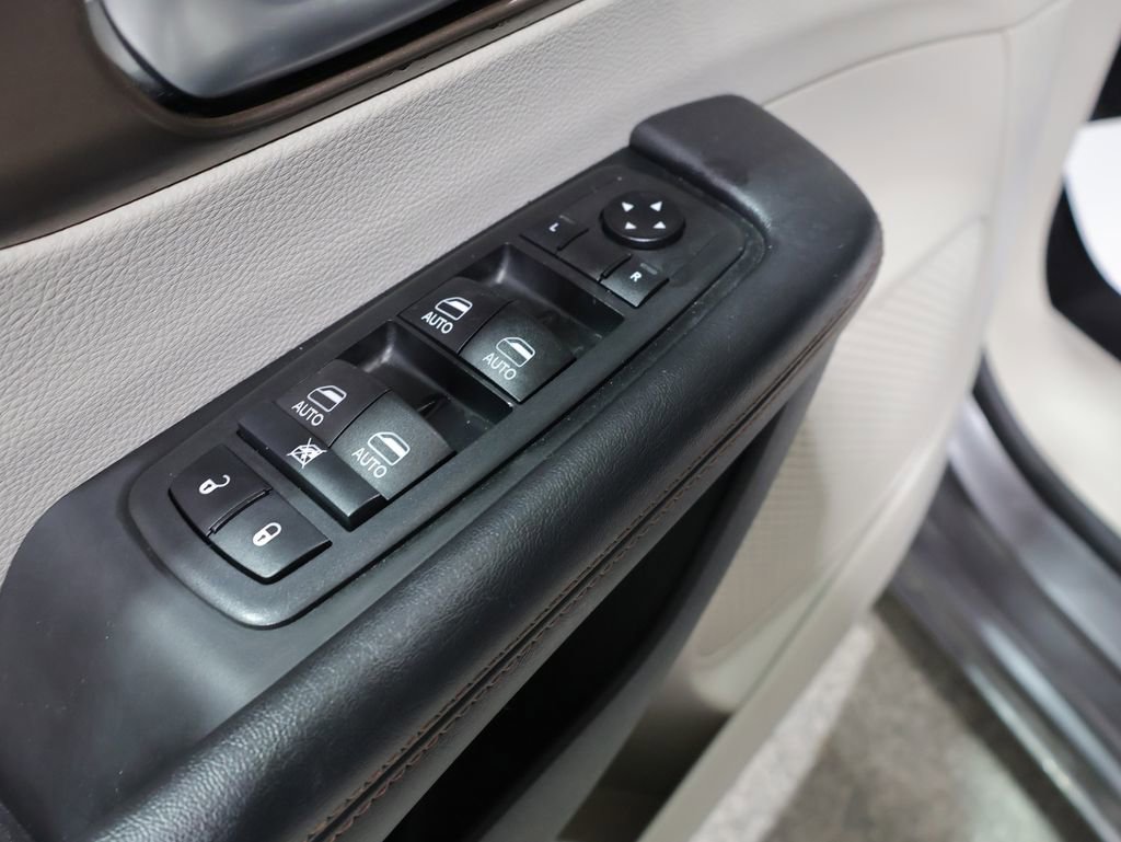 Used 2018 Chrysler Pacifica Touring-L Plus FWD image 14